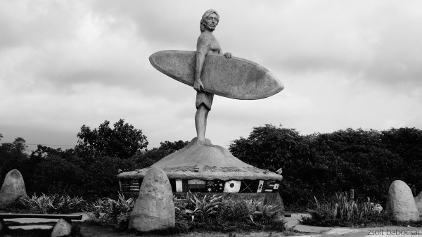 Montanita surfer statue